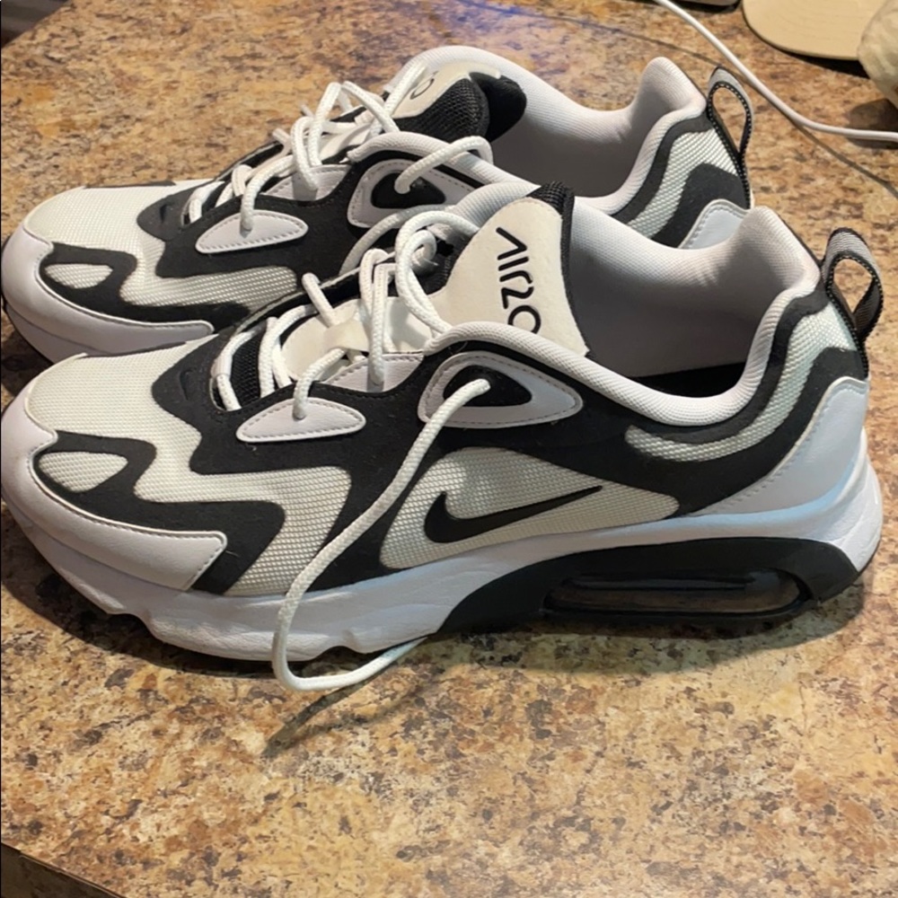 Nike Airmax 200 white and black preowned